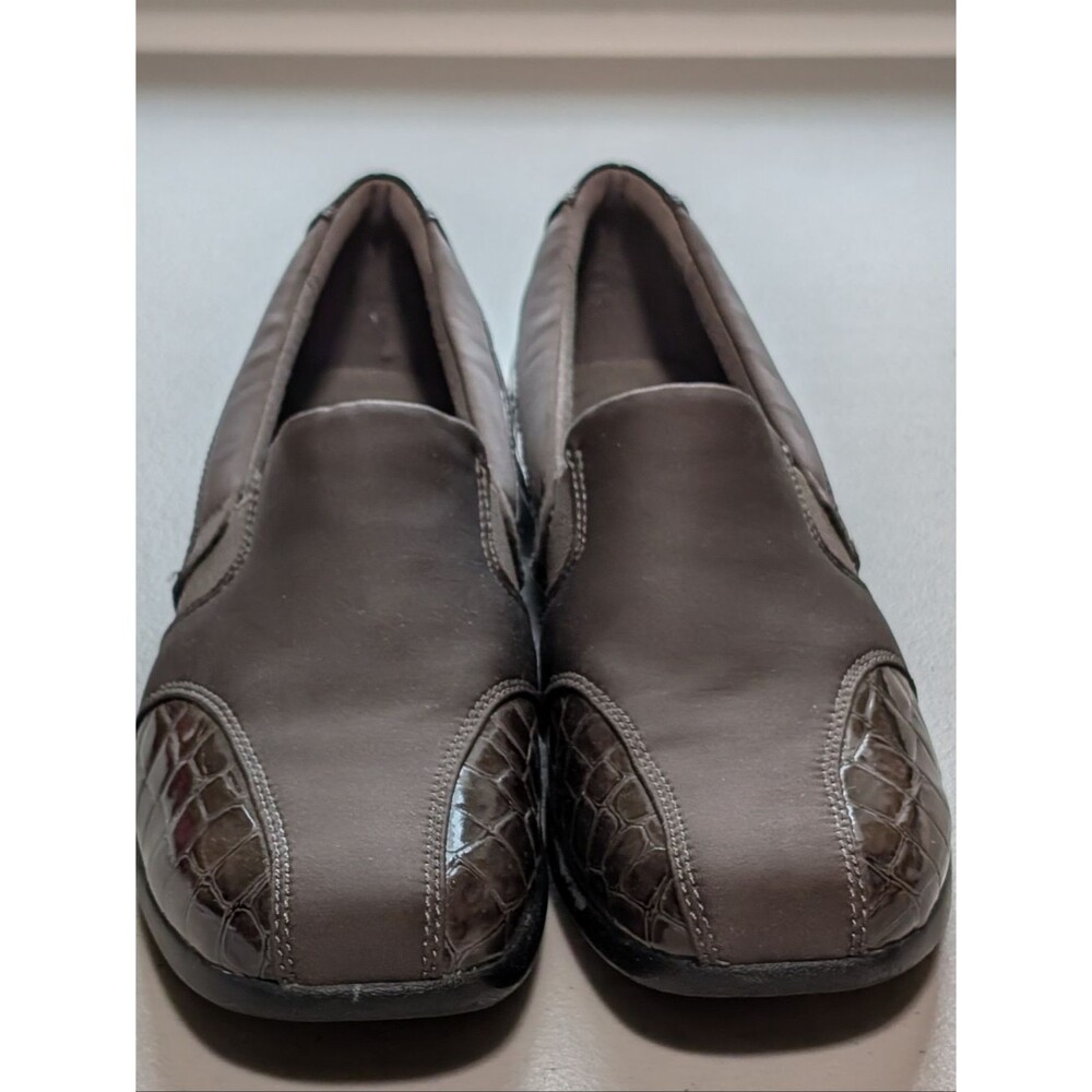 Clarks Collection Gael Beam Women's Brown Croc-Embossed Loafers Size 9.5 Comfort
